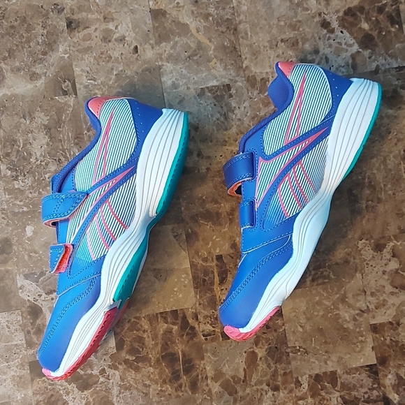 Reebok Velcro running shoes, size 3, new - Picture 6 of 7